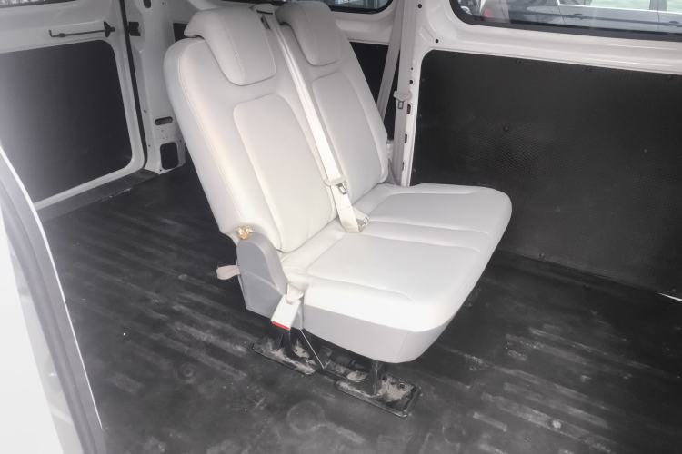 Used SAIC MAXUS Dana V1 2025 Low-Roof Multi-Function Version 50 kWh Left Rear Seat