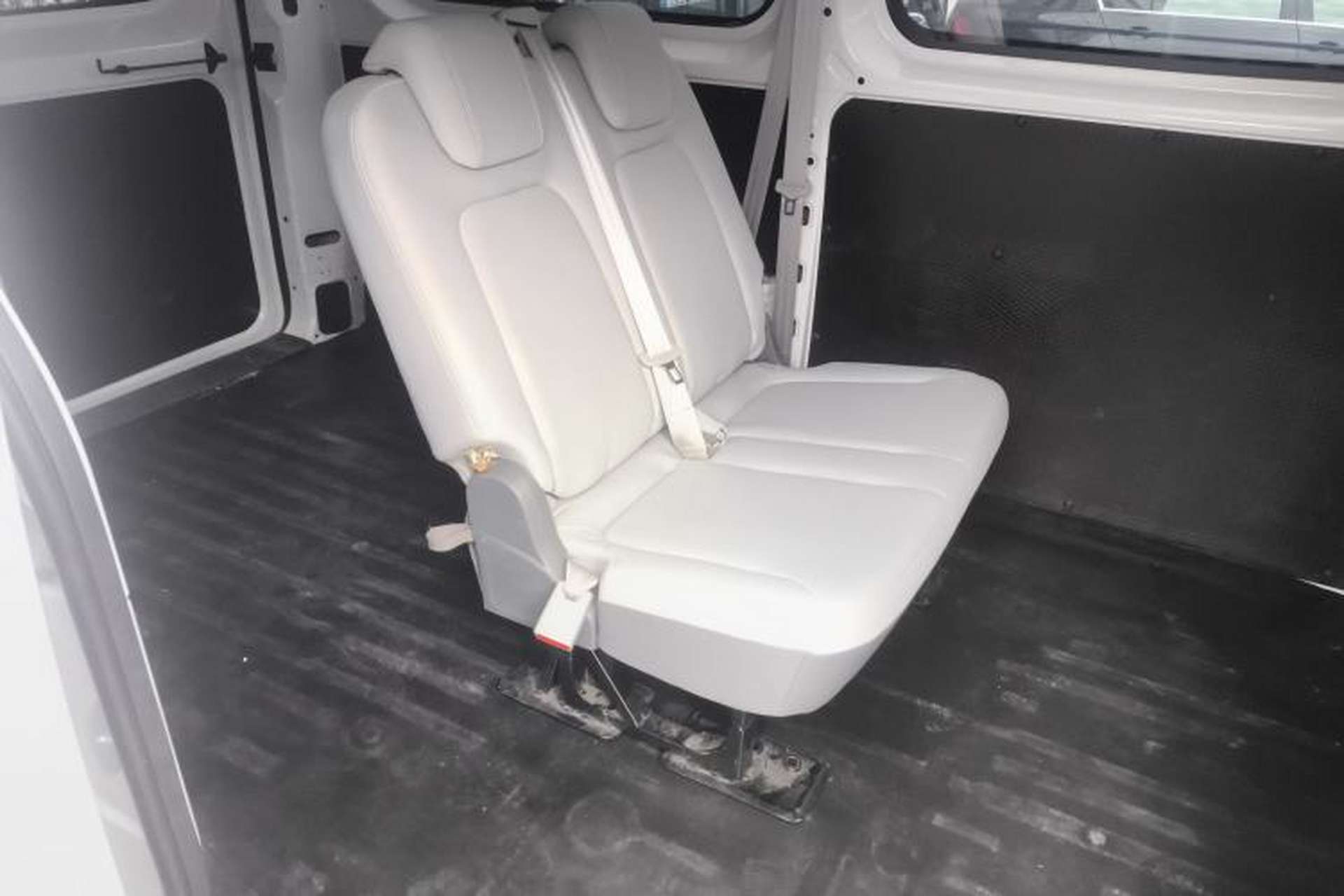 Used SAIC MAXUS Dana V1 2025 Low-Roof Multi-Function Version 50 kWh Left Rear Seat