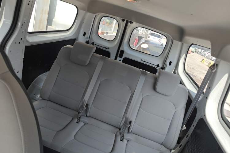 Used SAIC MAXUS Dana V1 2025 V1 Short Wheelbase Low-Roof Multi-Function Version (42 kWh) Left Rear Seat