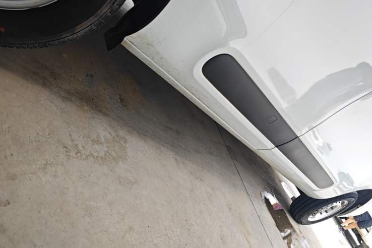 Used SAIC MAXUS Dana V1 2024 V1 Short Wheelbase Low-Roof Multi-Function Version (51 kWh) Left Side Sill