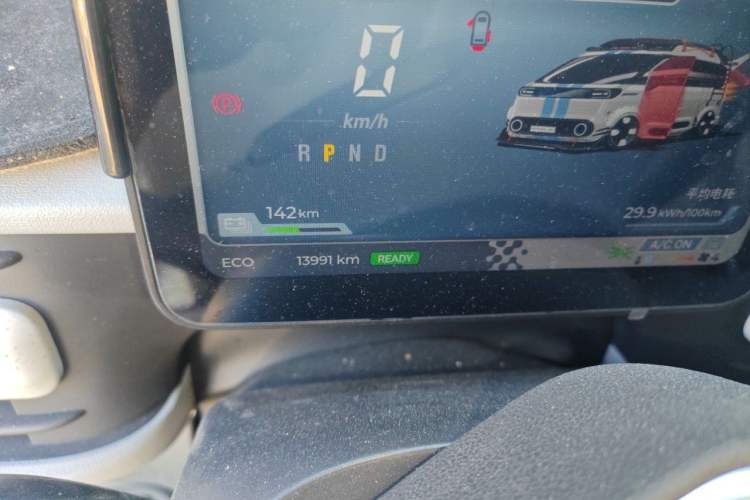 Used SAIC MAXUS Dana V1 2025 V1+ Short Wheelbase Low-Roof Cargo Version (42 kWh) Odometer Close Up