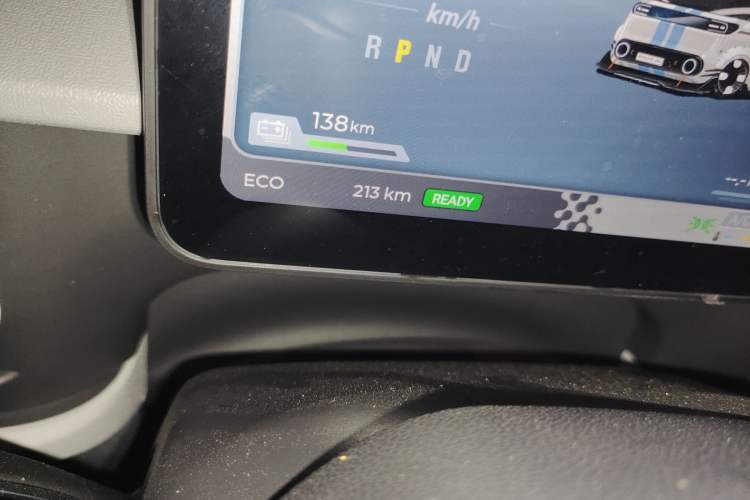 Used SAIC MAXUS Dana V1 2025 Low-Roof Multi-Function Version 42 kWh Odometer Close Up