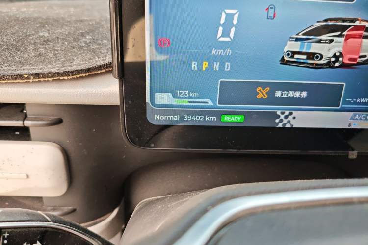 Used SAIC MAXUS Dana V1 2025 V1 Short Wheelbase Low-Roof Multi-Function Version (42 kWh) Odometer Close Up