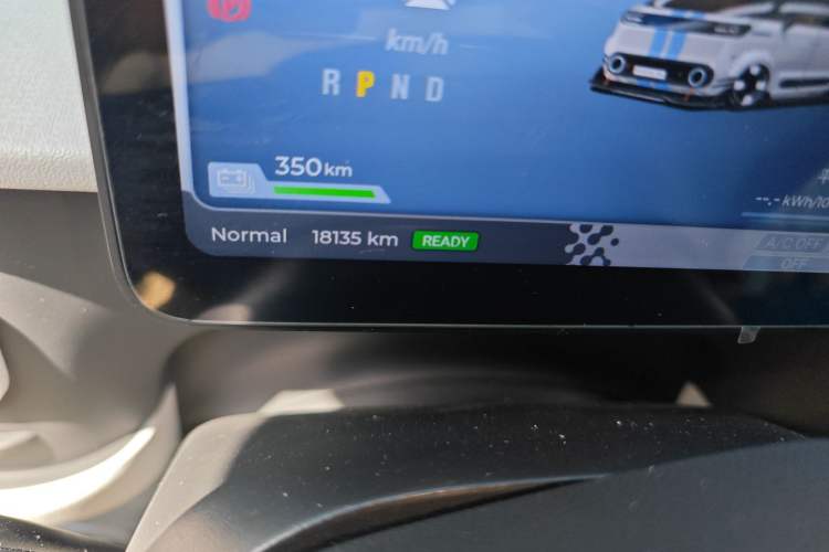 Used SAIC MAXUS Dana V1 2024 V1 Short Wheelbase Low-Roof Multi-Function Version (51 kWh) Odometer Close Up