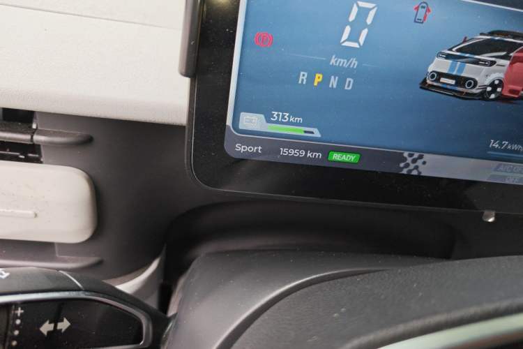 Used SAIC MAXUS Dana V1 2025 V1+ Long Wheelbase High-Roof Multi-Function Version (62 kWh) Odometer Close Up