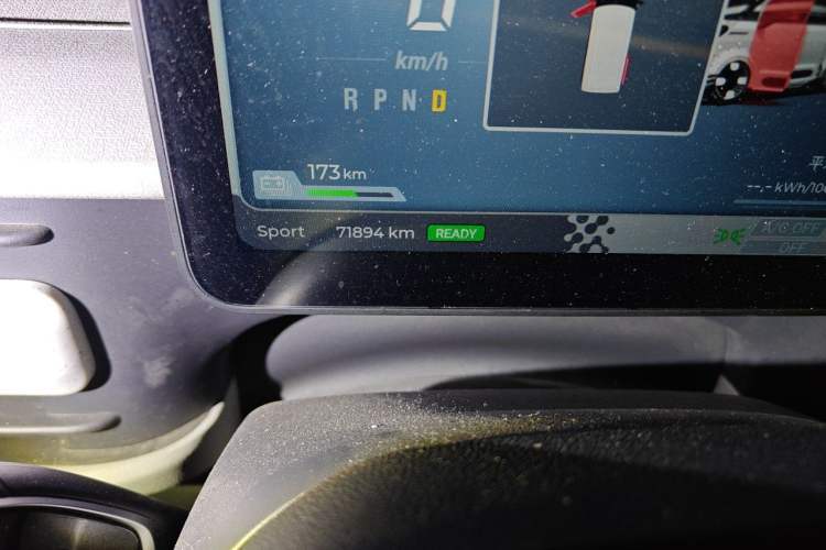 Used SAIC MAXUS Dana V1 2025 Low-Roof Multi-Function Version 42 kWh Odometer Close Up