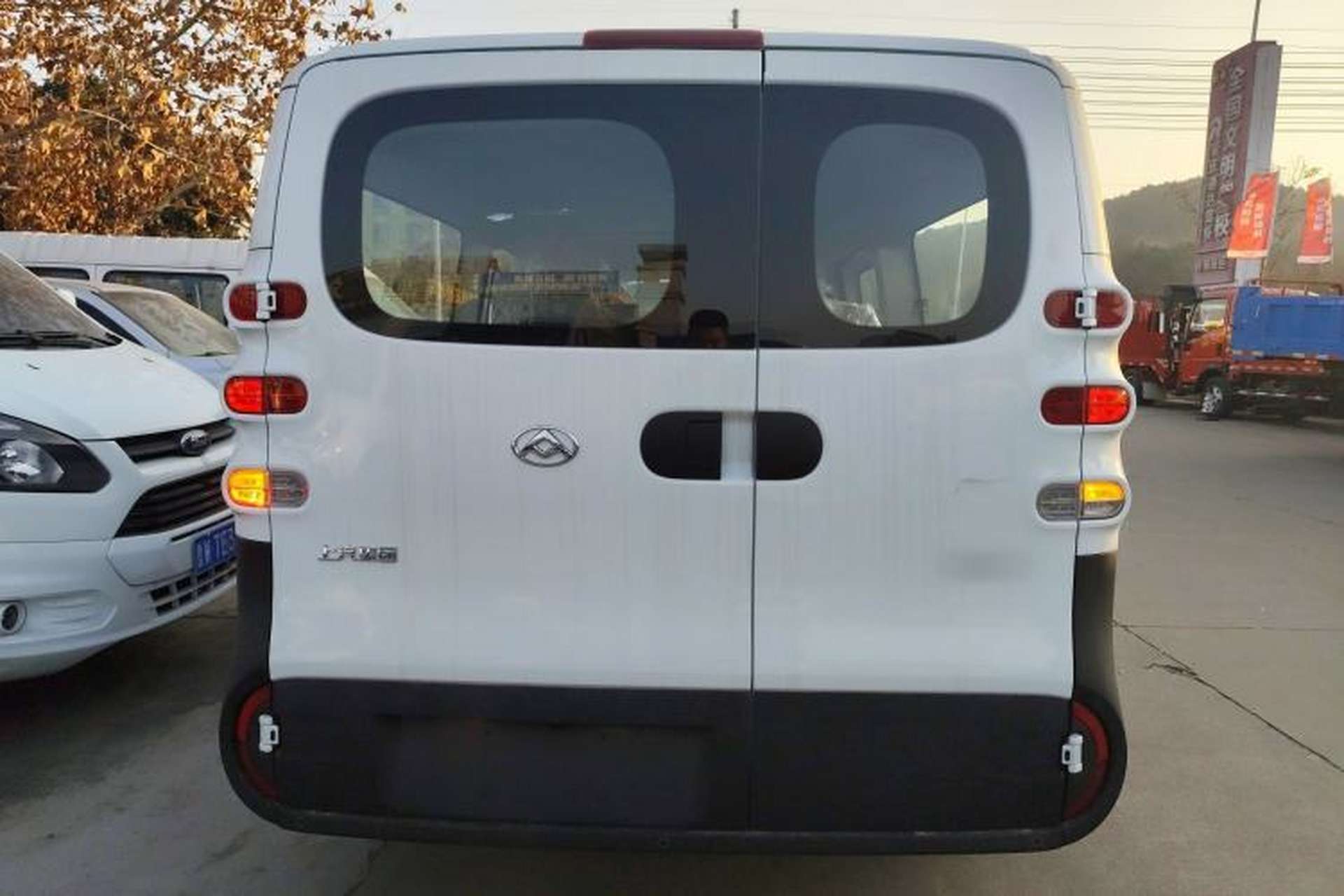 Used SAIC MAXUS Dana V1 2025 V1+ Long Wheelbase Low-Roof Multi-Function Version (62 kWh) Rear