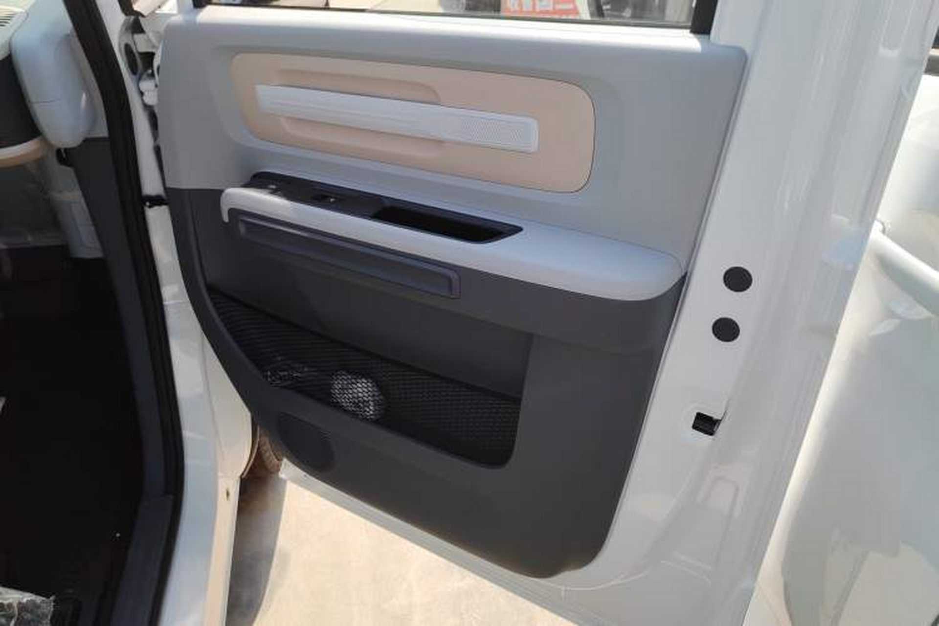 Used SAIC MAXUS Dana V1 2025 V1 Short Wheelbase Low-Roof Multi-Function Version (42 kWh) Right Front Door Interior