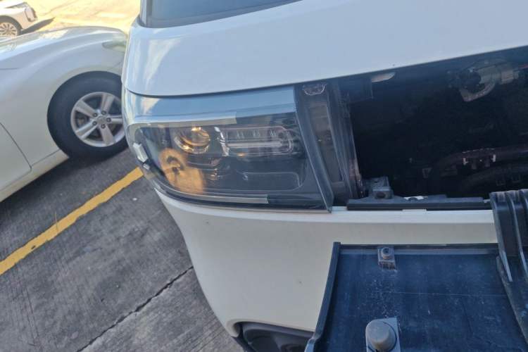 Used SAIC MAXUS Dana V1 2025 V1+ Short Wheelbase Low-Roof Cargo Version (42 kWh) Right Front Headlight