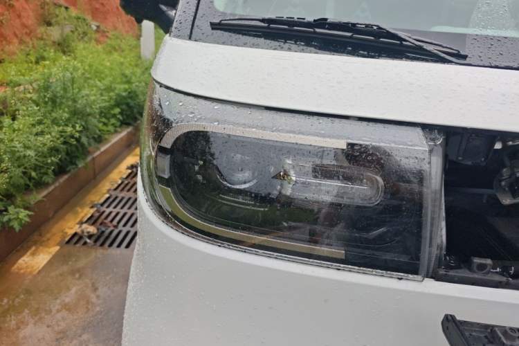 Used SAIC MAXUS Dana V1 2025 V1+ Long Wheelbase Low-Roof Cargo Version (50 kWh) Right Front Headlight