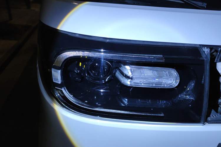 Used SAIC MAXUS Dana V1 2025 Low-Roof Multi-Function Version 42 kWh Right Front Headlight