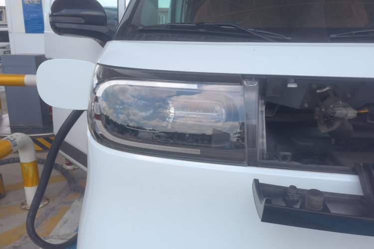 Used SAIC MAXUS Dana V1 2025 V1+ Long Wheelbase High-Roof Multi-Function Version (64 kWh) Right Front Headlight
