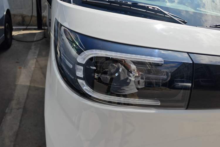 Used SAIC MAXUS Dana V1 2024 V1 Short Wheelbase Low-Roof Multi-Function Version (51 kWh) Right Front Headlight