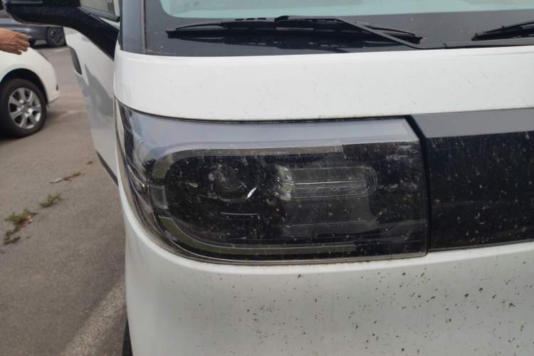 Used SAIC MAXUS Dana V1 2025 V1 Short Wheelbase Low-Roof Multi-Function Version (42 kWh) Right Front Headlight