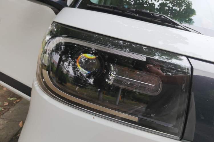 Used SAIC MAXUS Dana V1 2025 V1+ Long Wheelbase High-Roof Multi-Function Version (62 kWh) Right Front Headlight