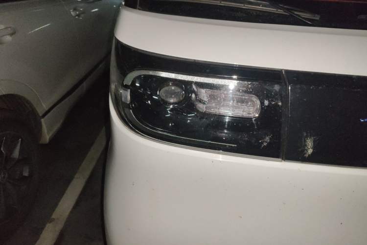 Used SAIC MAXUS Dana V1 2025 V1+ Long Wheelbase Low-Roof Multi-Function Version (62 kWh) Right Front Headlight