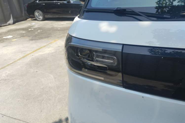 Used SAIC MAXUS Dana V1 2025 V1 Short Wheelbase Low-Roof Multi-Function Version (42 kWh) Right Front Headlight