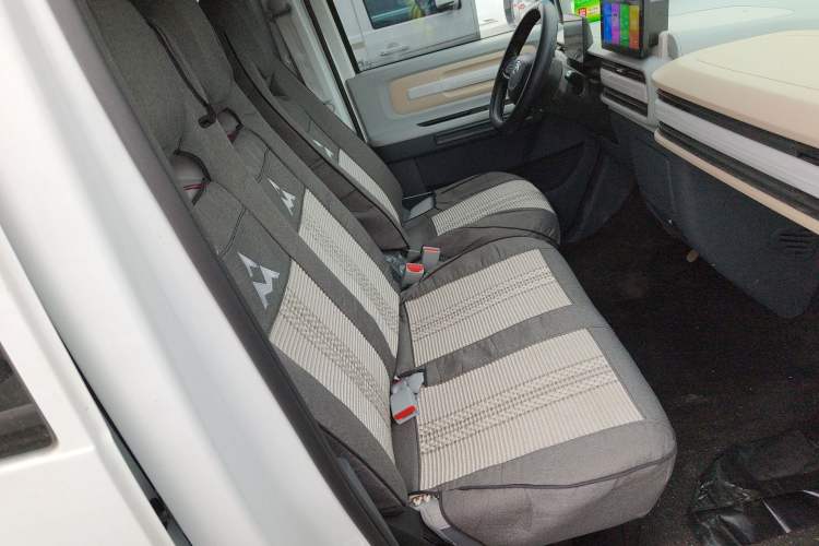 Used SAIC MAXUS Dana V1 2025 V1+ Short Wheelbase Low-Roof Multi-Function Version (42 kWh) Right Front Seat