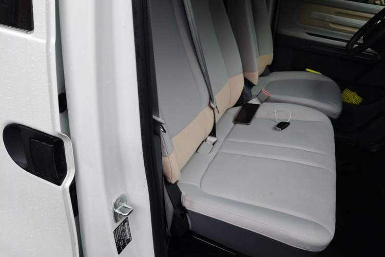Used SAIC MAXUS Dana V1 2025 Low-Roof Multi-Function Version 42 kWh Right Front Seat