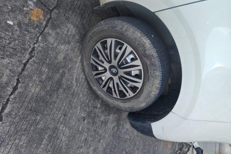 Used SAIC MAXUS Dana V1 2025 V1+ Short Wheelbase Low-Roof Cargo Version (42 kWh) Right Front Wheel Hub