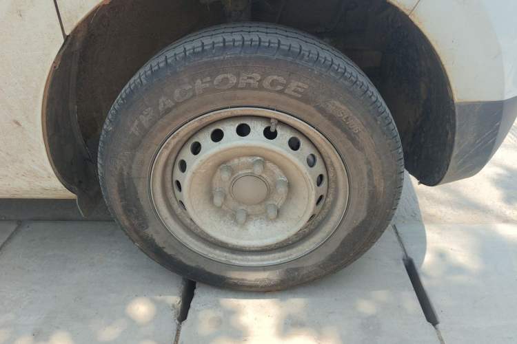 Used SAIC MAXUS Dana V1 2026 Model V1 Low-Roof Multi-Function Version (42 kWh) Right Front Wheel Hub