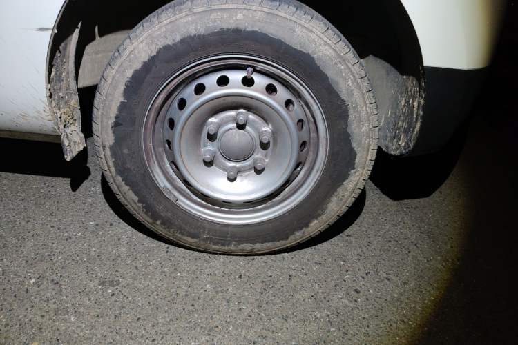 Used SAIC MAXUS Dana V1 2025 Low-Roof Multi-Function Version 42 kWh Right Front Wheel Hub