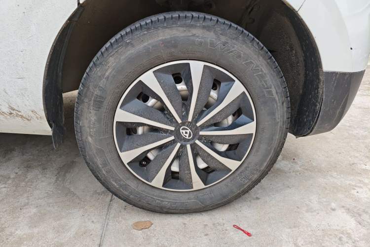 Used SAIC MAXUS Dana V1 2025 V1 Short Wheelbase Low-Roof Multi-Function Version (42 kWh) Right Front Wheel Hub