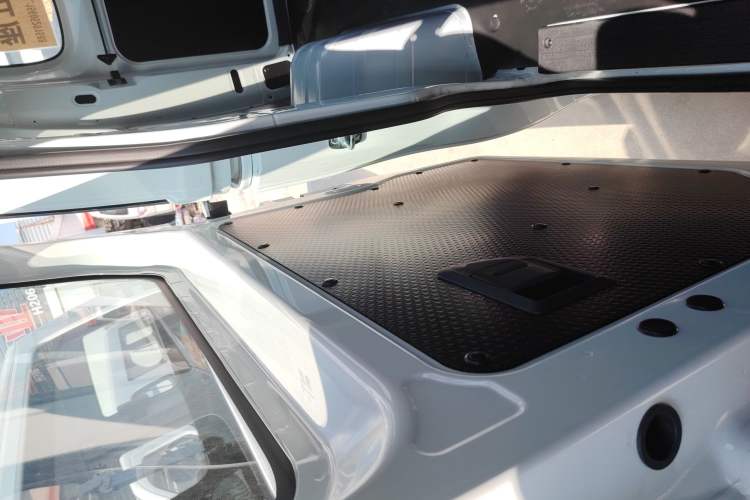 Used SAIC MAXUS Dana V1 2025 V1 Short Wheelbase Low-Roof Multi-Function Version (42 kWh) Right Rear Door Interior