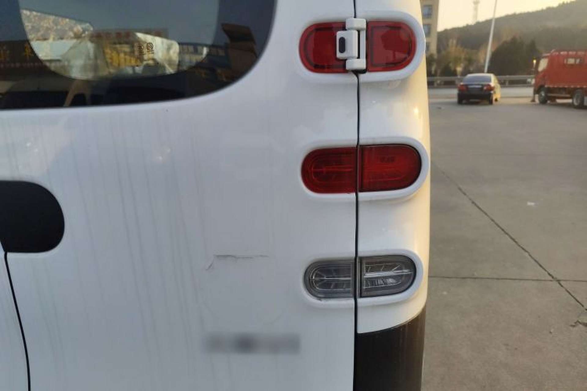 Used SAIC MAXUS Dana V1 2025 V1+ Long Wheelbase Low-Roof Multi-Function Version (62 kWh) Right Rear Taillight