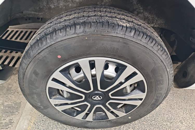 Used SAIC MAXUS Dana V1 2025 Low-Roof Multi-Function Version 50 kWh Right Rear Wheel Hub