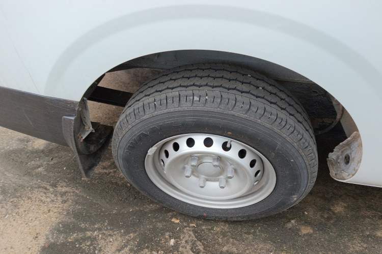 Used SAIC MAXUS Dana V1 2025 V1+ Short Wheelbase Low-Roof Multi-Function Version (42 kWh) Right Rear Wheel Hub