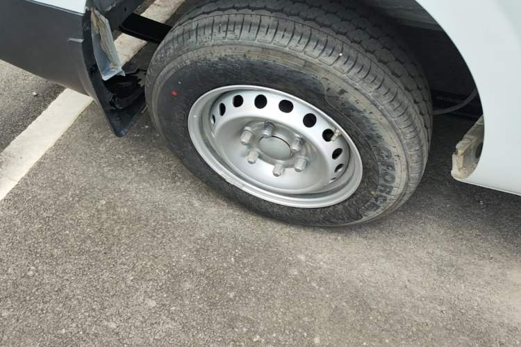 Used SAIC MAXUS Dana V1 2025 V1+ Long Wheelbase High-Roof Multi-Function Version (62 kWh) Right Rear Wheel Hub