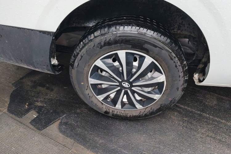Used SAIC MAXUS Dana V1 2025 Low-Roof Multi-Function Version 42 kWh Right Rear Wheel Hub
