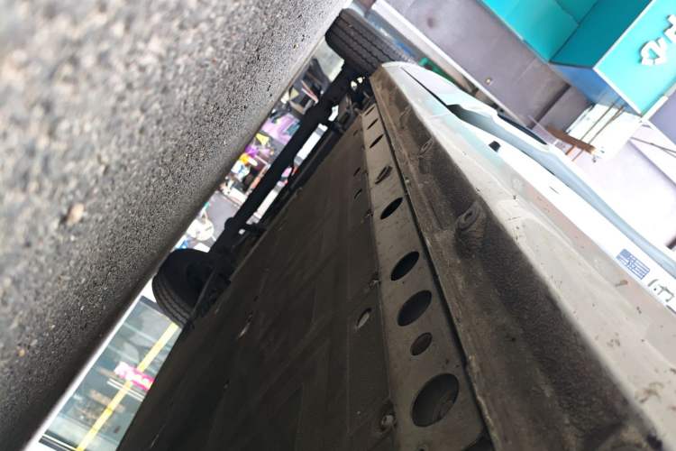 Used SAIC MAXUS Dana V1 2025 Low-Roof Multi-Function Version 50 kWh Right Side Sill