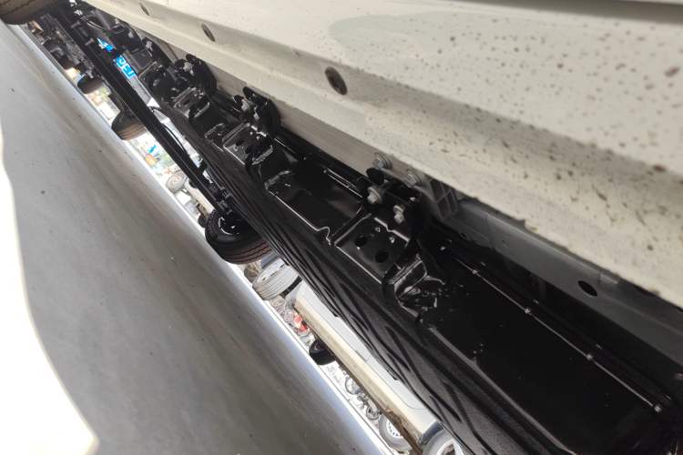 Used SAIC MAXUS Dana V1 2025 V1 Short Wheelbase Low-Roof Multi-Function Version (42 kWh) Right Side Sill