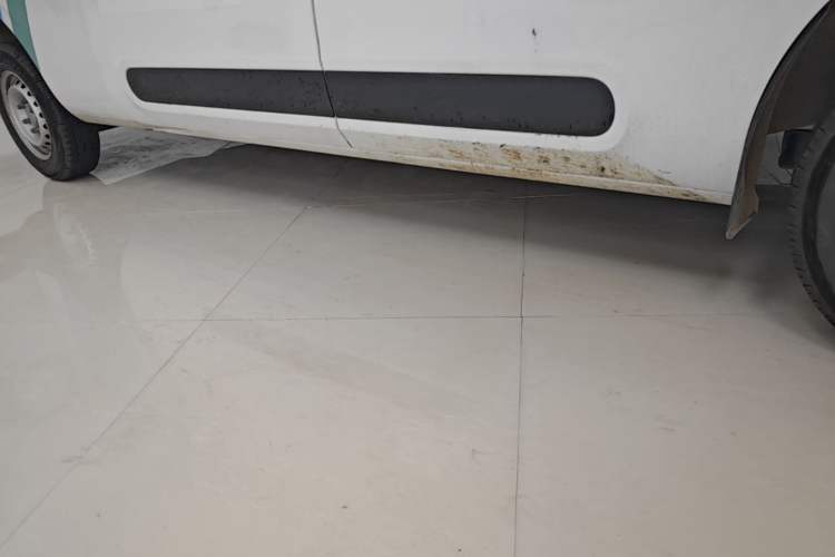 Used SAIC MAXUS Dana V1 2025 V1+ Long Wheelbase Low-Roof Multi-Function Version (62 kWh) Right Side Sill