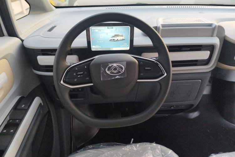 Used SAIC MAXUS Dana V1 2025 V1+ Long Wheelbase Low-Roof Multi-Function Version (62 kWh) Steering Wheel