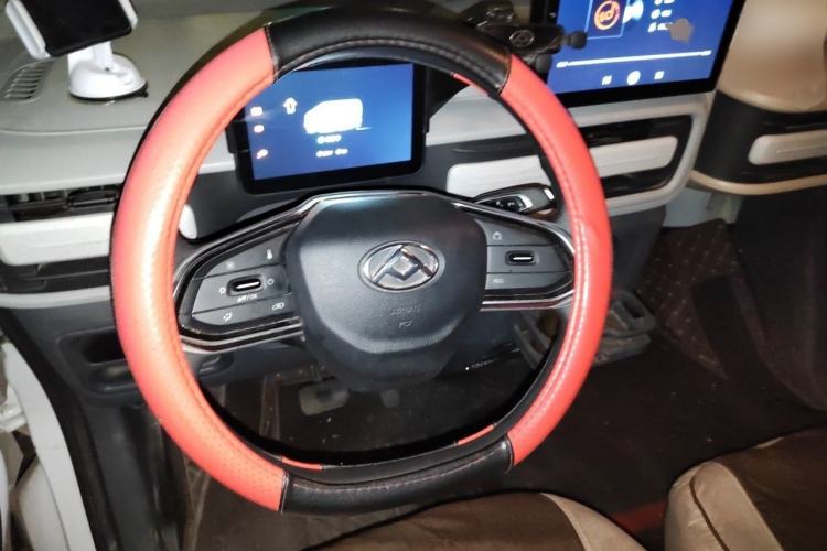 Used SAIC MAXUS Dana V1 2025 V1+ Long Wheelbase High-Roof Multi-Function Version (62 kWh) Steering Wheel