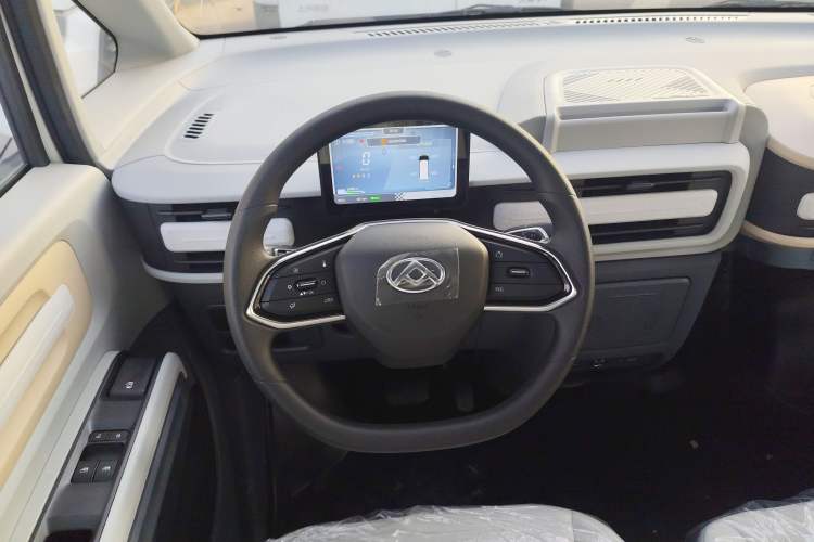 Used SAIC MAXUS Dana V1 2025 V1+ Long Wheelbase Low-Roof Multi-Function Version (62 kWh) Steering Wheel