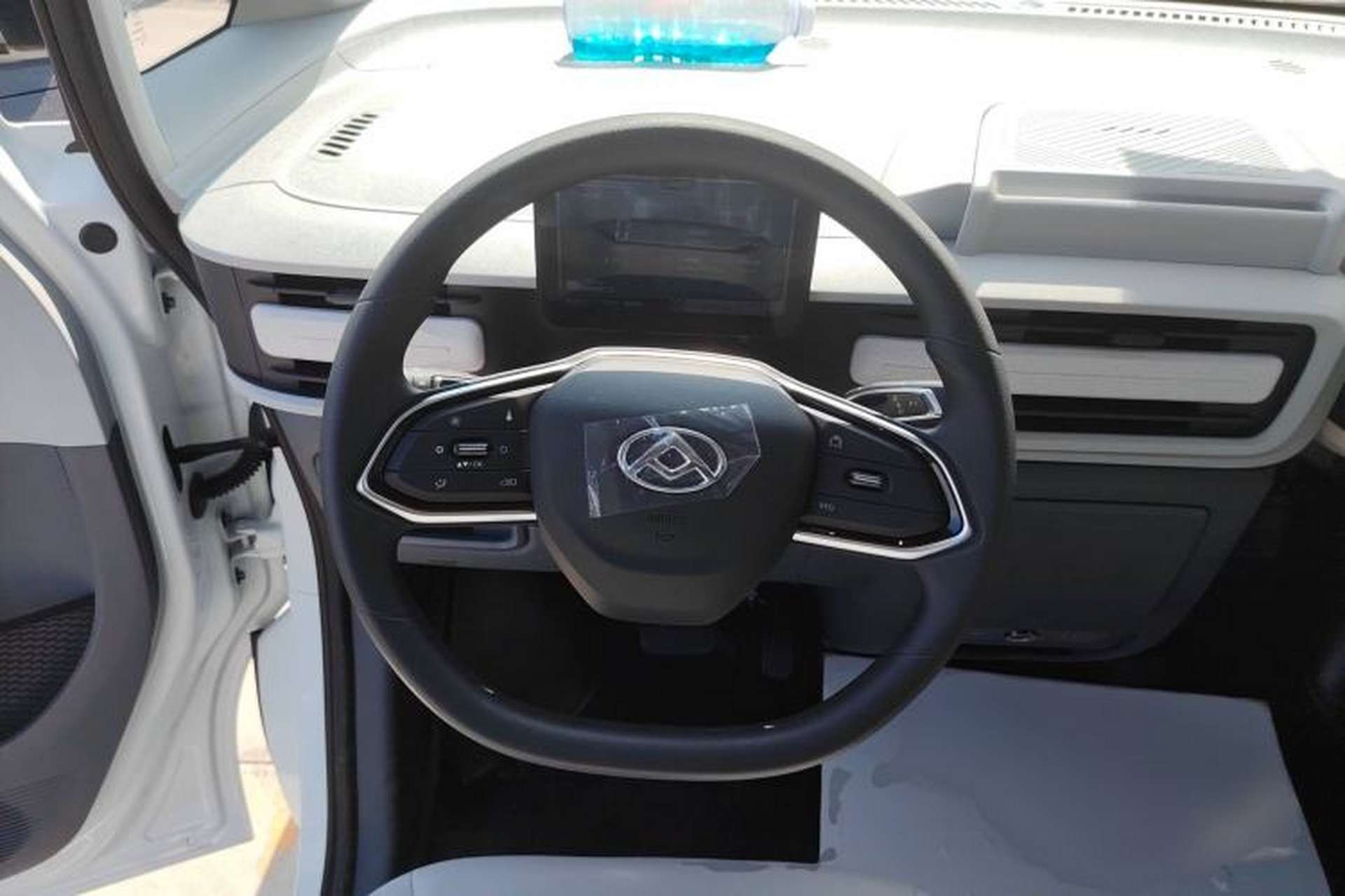 Used SAIC MAXUS Dana V1 2025 V1 Short Wheelbase Low-Roof Multi-Function Version (42 kWh) Steering Wheel