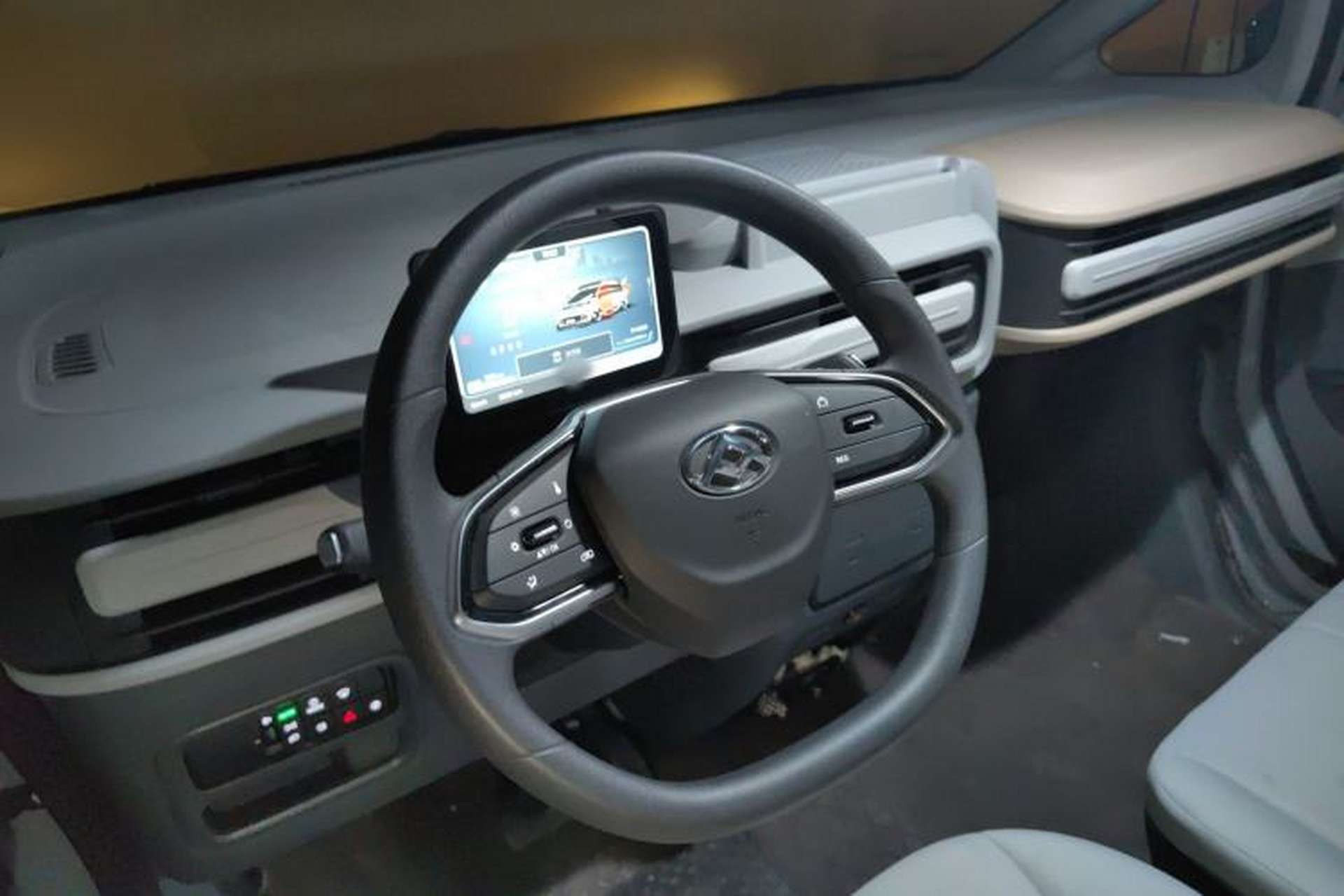 Used SAIC MAXUS Dana V1 2025 Low-Roof Multi-Function Version 42 kWh Steering Wheel