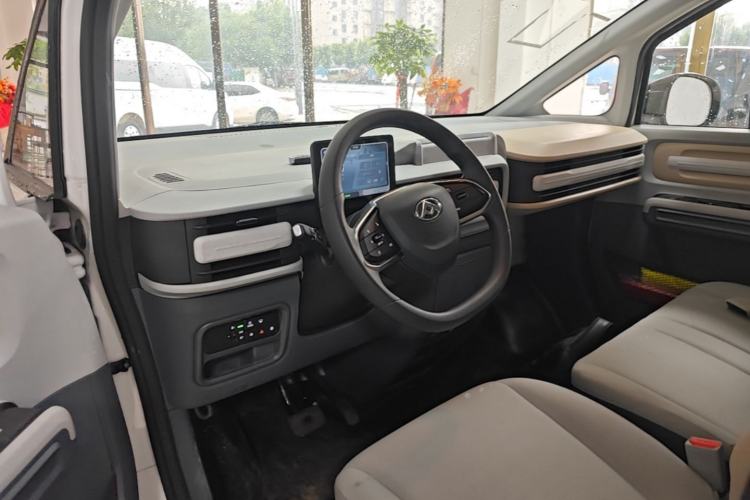 Used SAIC MAXUS Dana V1 2025 V1+ Long Wheelbase Low-Roof Multi-Function Version (62 kWh) Steering Wheel