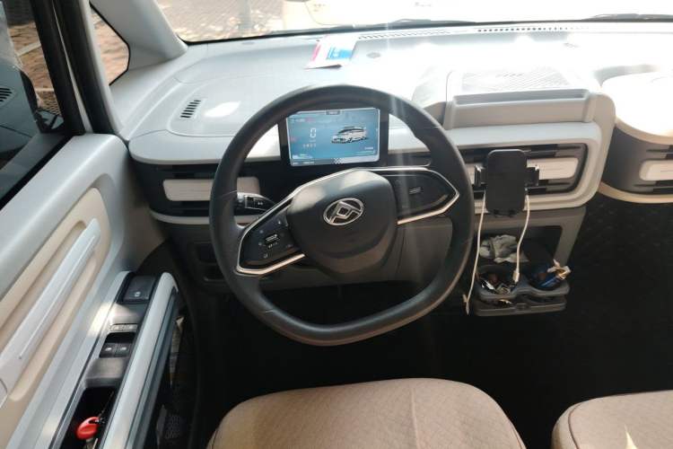 Used SAIC MAXUS Dana V1 2025 V1 Short Wheelbase Low-Roof Multi-Function Version (42 kWh) Steering Wheel