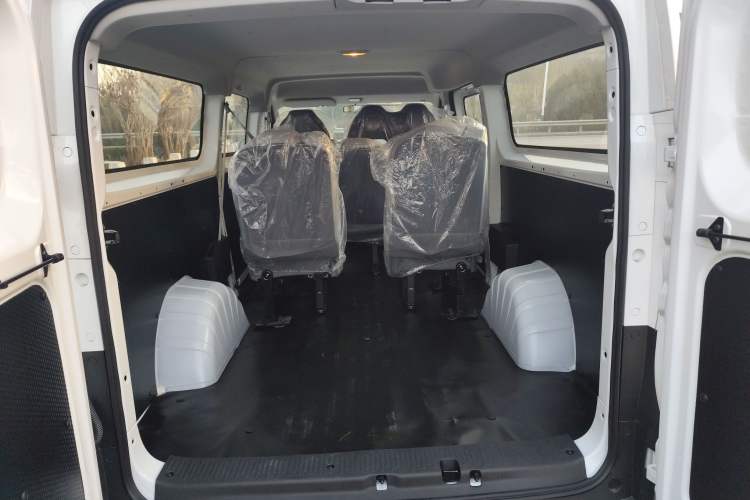 Used SAIC MAXUS Dana V1 2025 V1+ Long Wheelbase Low-Roof Multi-Function Version (62 kWh) Trunk