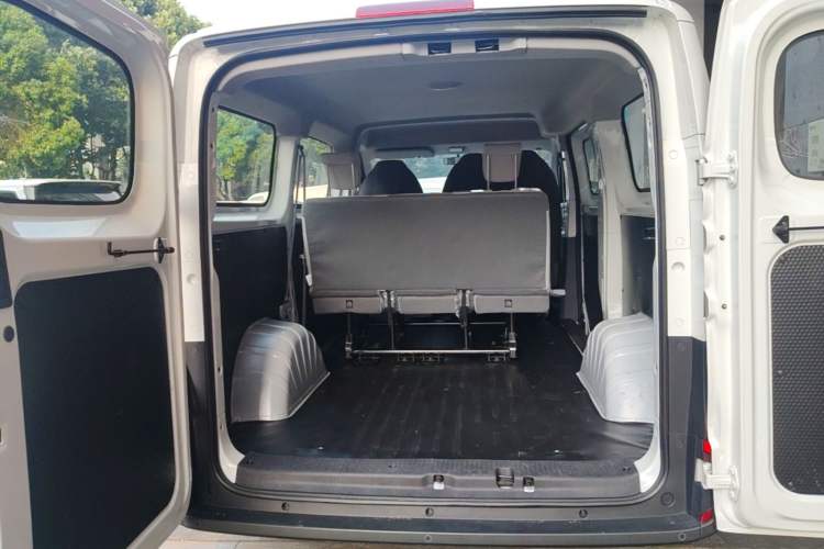 Used SAIC MAXUS Dana V1 2025 Low-Roof Multi-Function Version 42 kWh Trunk