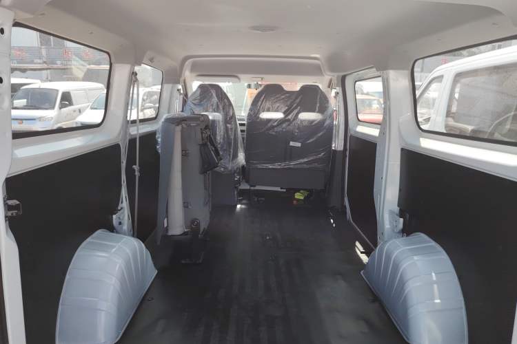 Used SAIC MAXUS Dana V1 2025 V1 Short Wheelbase Low-Roof Multi-Function Version (42 kWh) Trunk