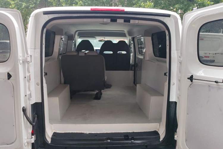 Used SAIC MAXUS Dana V1 2025 Low-Roof Multi-Function Version 42 kWh Trunk