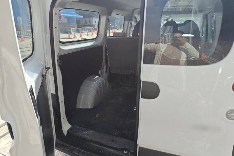 Used SAIC MAXUS Dana V1 2025 V1 Short Wheelbase Low-Roof Multi-Function Version (42 kWh) Trunk