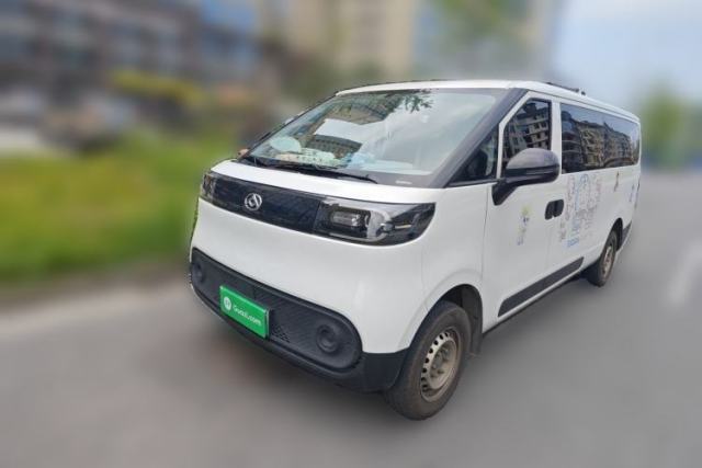 Ojetý SAIC MAXUS Dana V1 2025 V1+ Long Wheelbase Low-Roof Multi-Function Version (62 kWh)