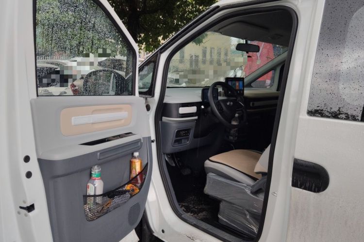 Used SAIC MAXUS Dana V1 2026 Model V1 Low-Roof Multi-Function Version (50 kWh) Driver Seat
